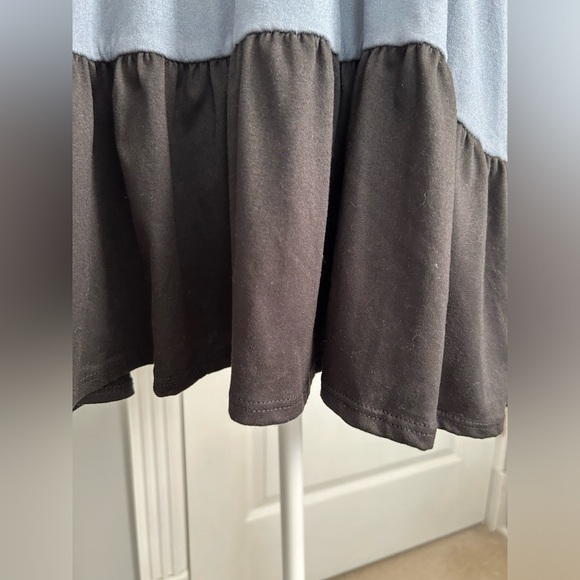 You & Me | White, Blue, and Navy Tiered Short Sleeve Peplum Top | Size Small - Picture 3 of 10